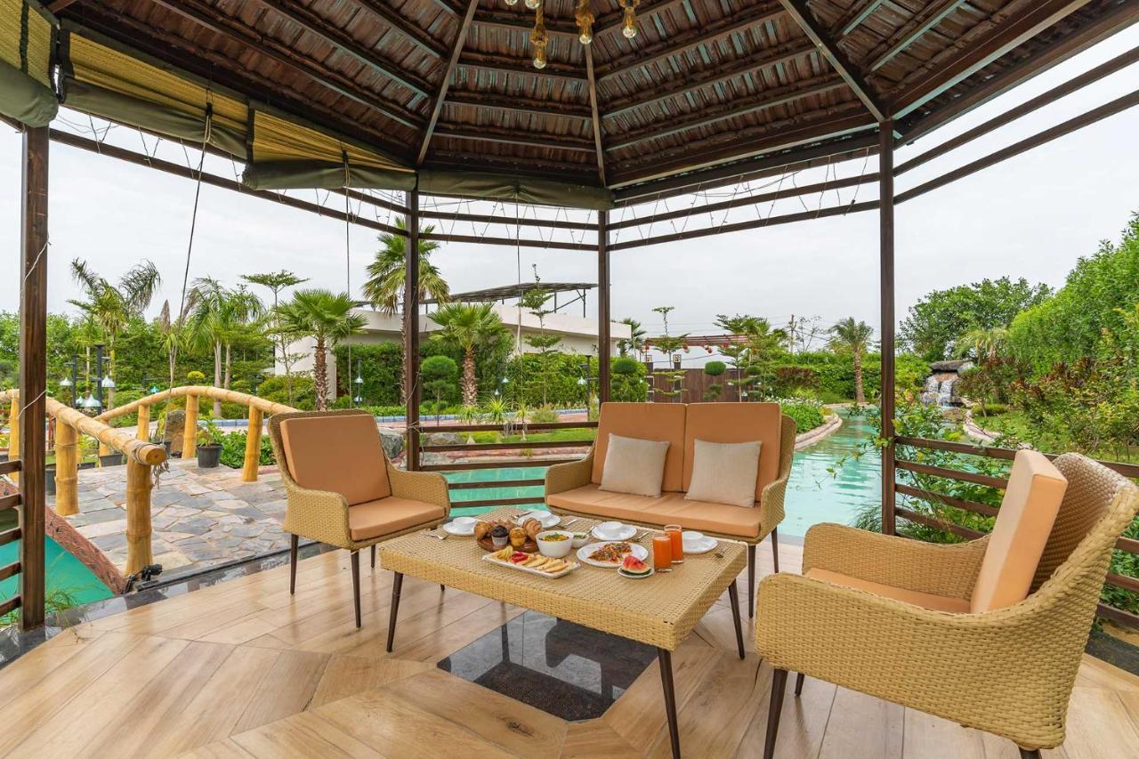 Stayvista At Serenity Farms With Pool, Lawn, Bonfire & Bbq Sohna Exterior foto