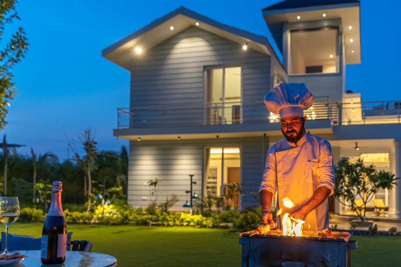 Stayvista At Serenity Farms With Pool, Lawn, Bonfire & Bbq Sohna Exterior foto