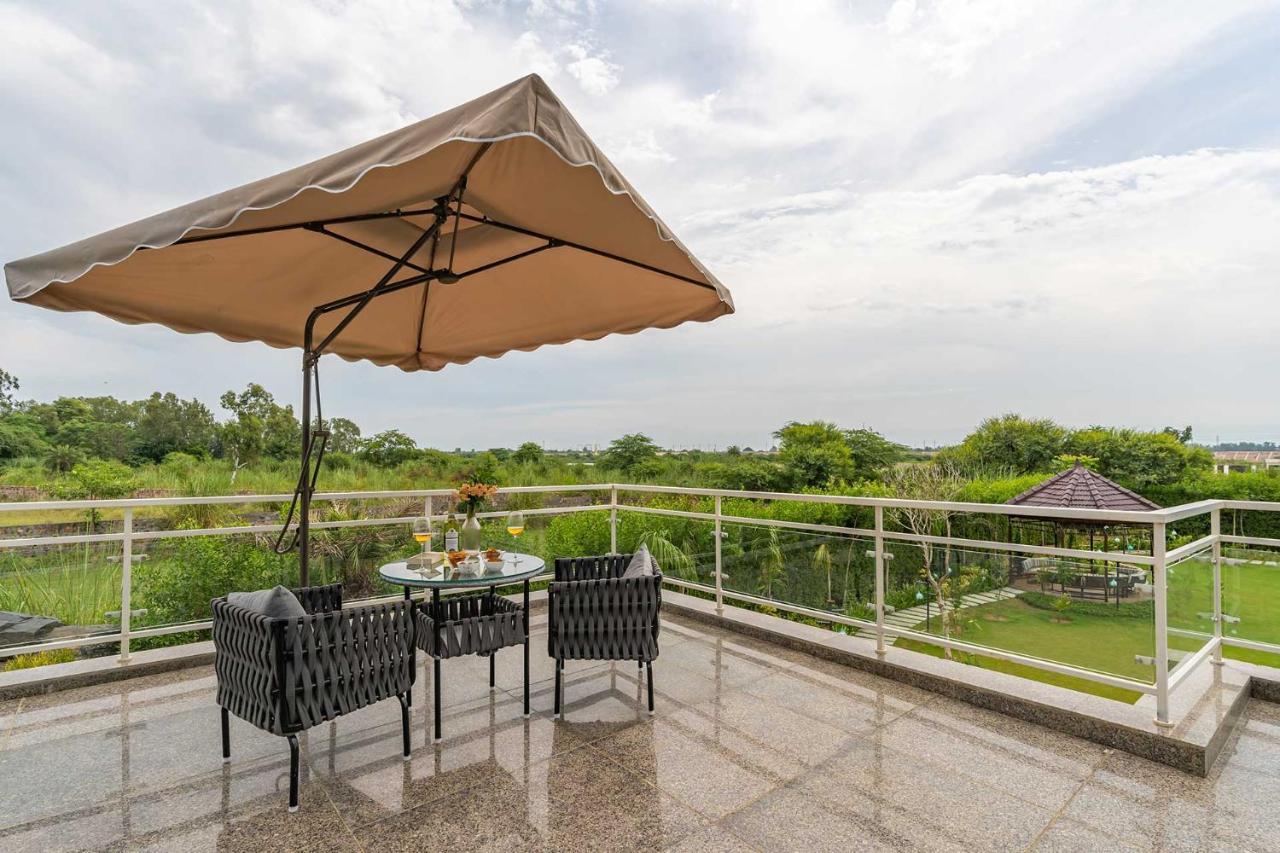 Stayvista At Serenity Farms With Pool, Lawn, Bonfire & Bbq Sohna Exterior foto