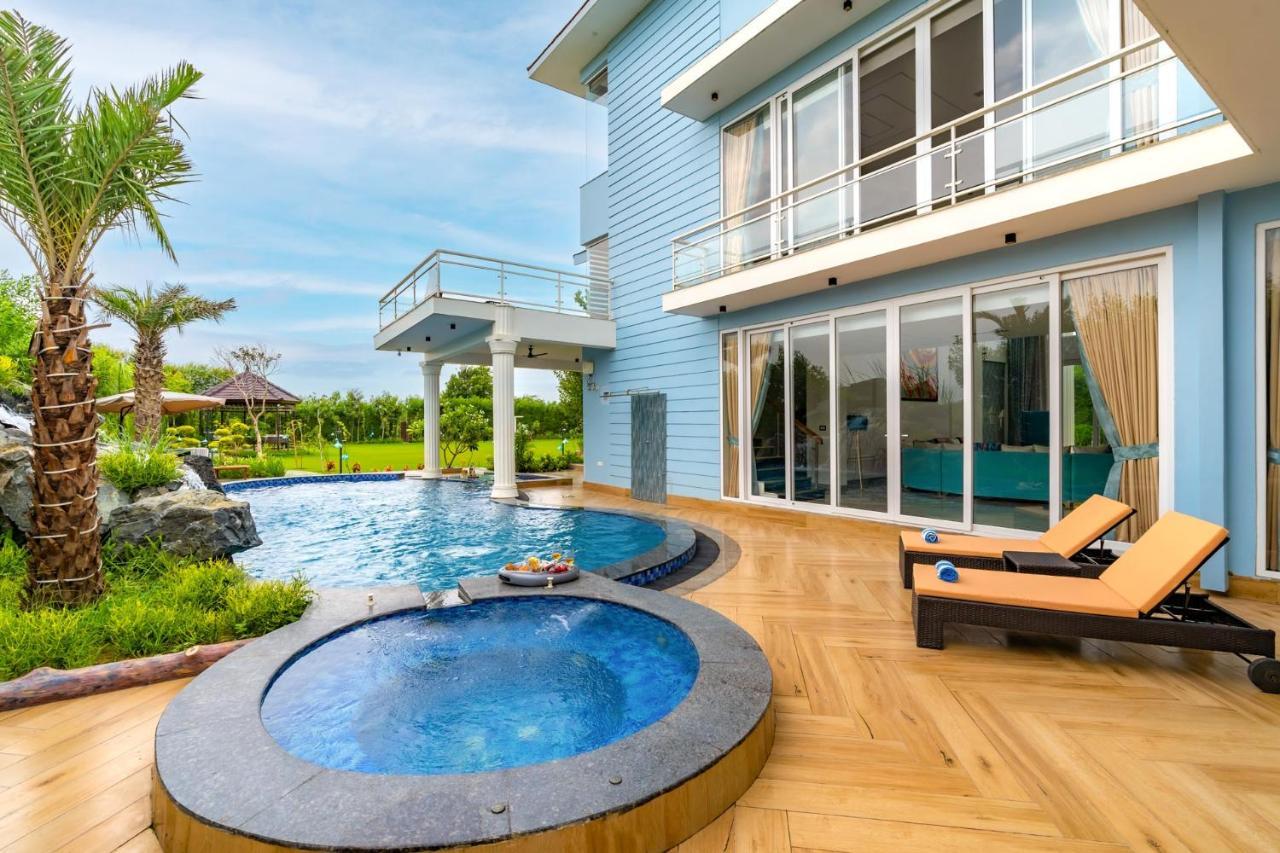 Stayvista At Serenity Farms With Pool, Lawn, Bonfire & Bbq Sohna Exterior foto